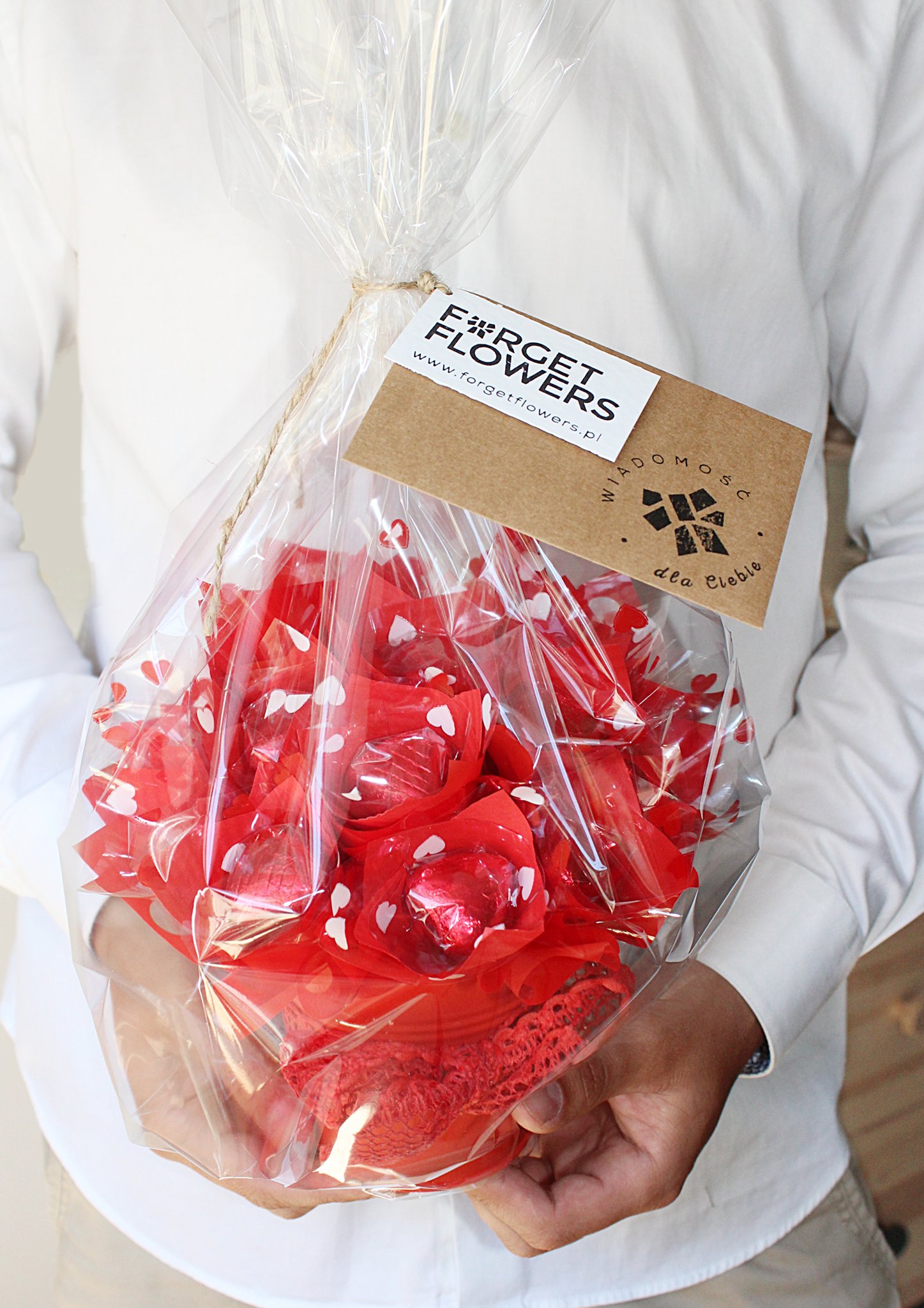 PREZENT NA WALENTYNKI BUKIET CZEKOLADOWYCH SERC Marka inna