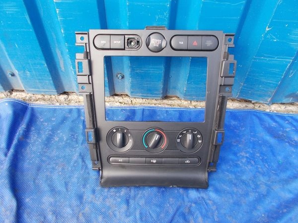 Панель кондиціонера рамка радіо FORD Mustang V 2004