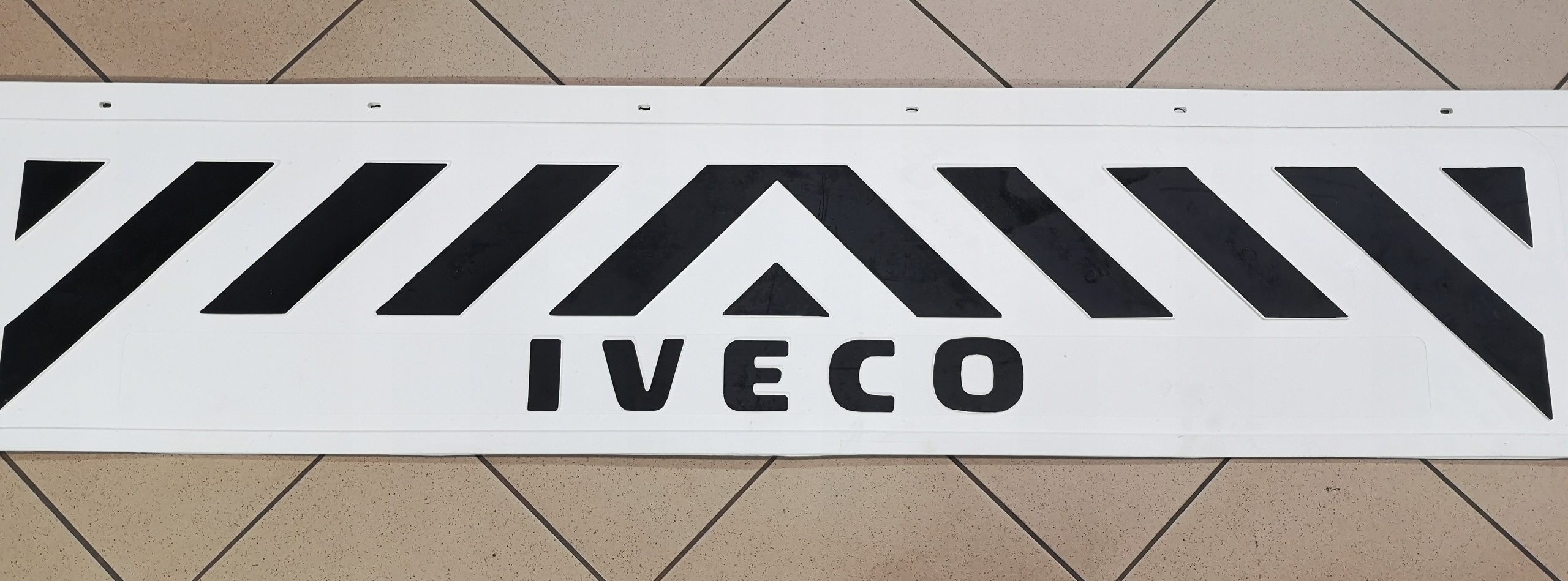 Chlapacz naczepy przyczepy IVECO bialy tloczony Installation side Rear