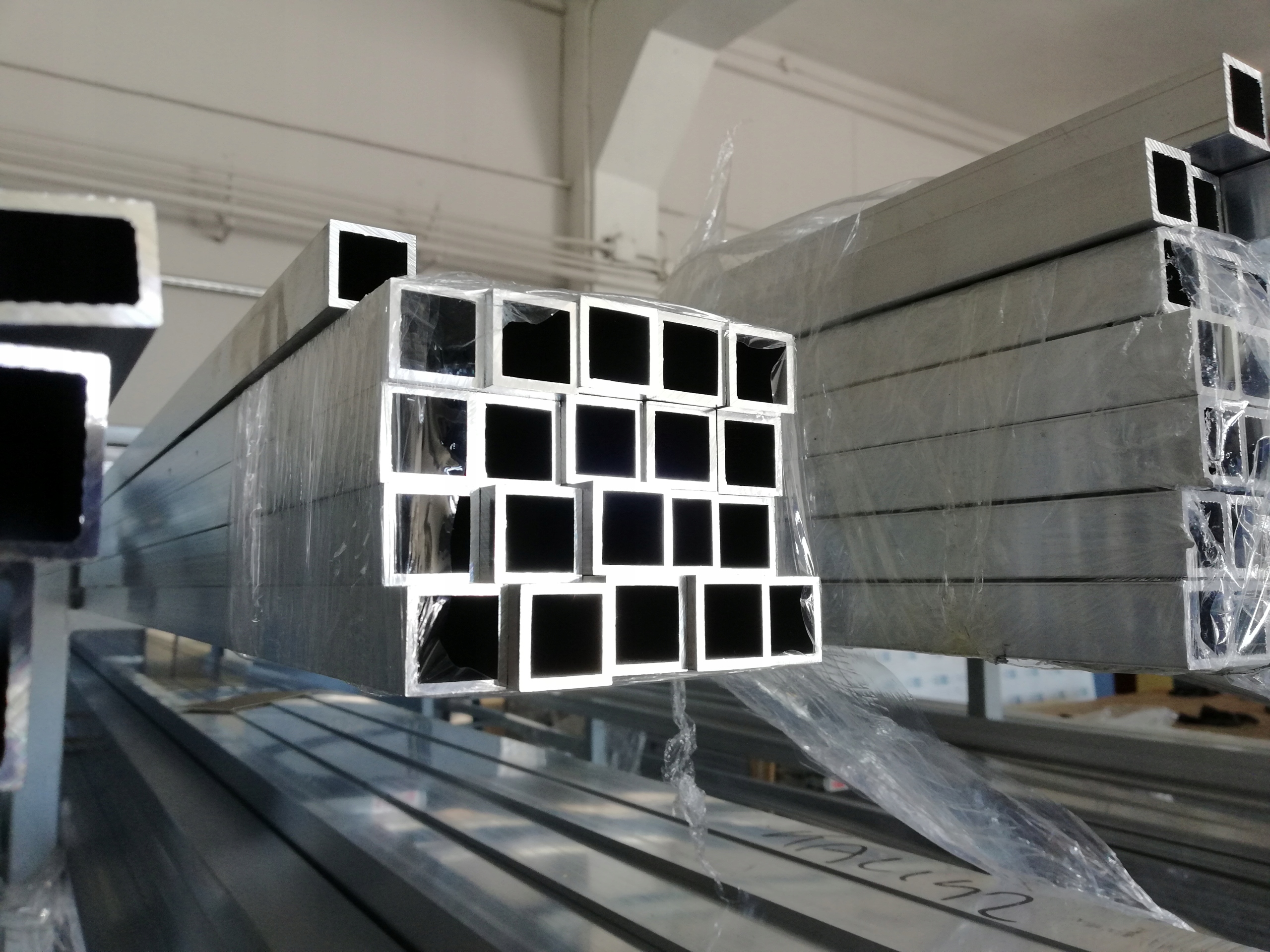 PROFIL ALUMINIOWY 25x25x2 Szerokość 25 mm