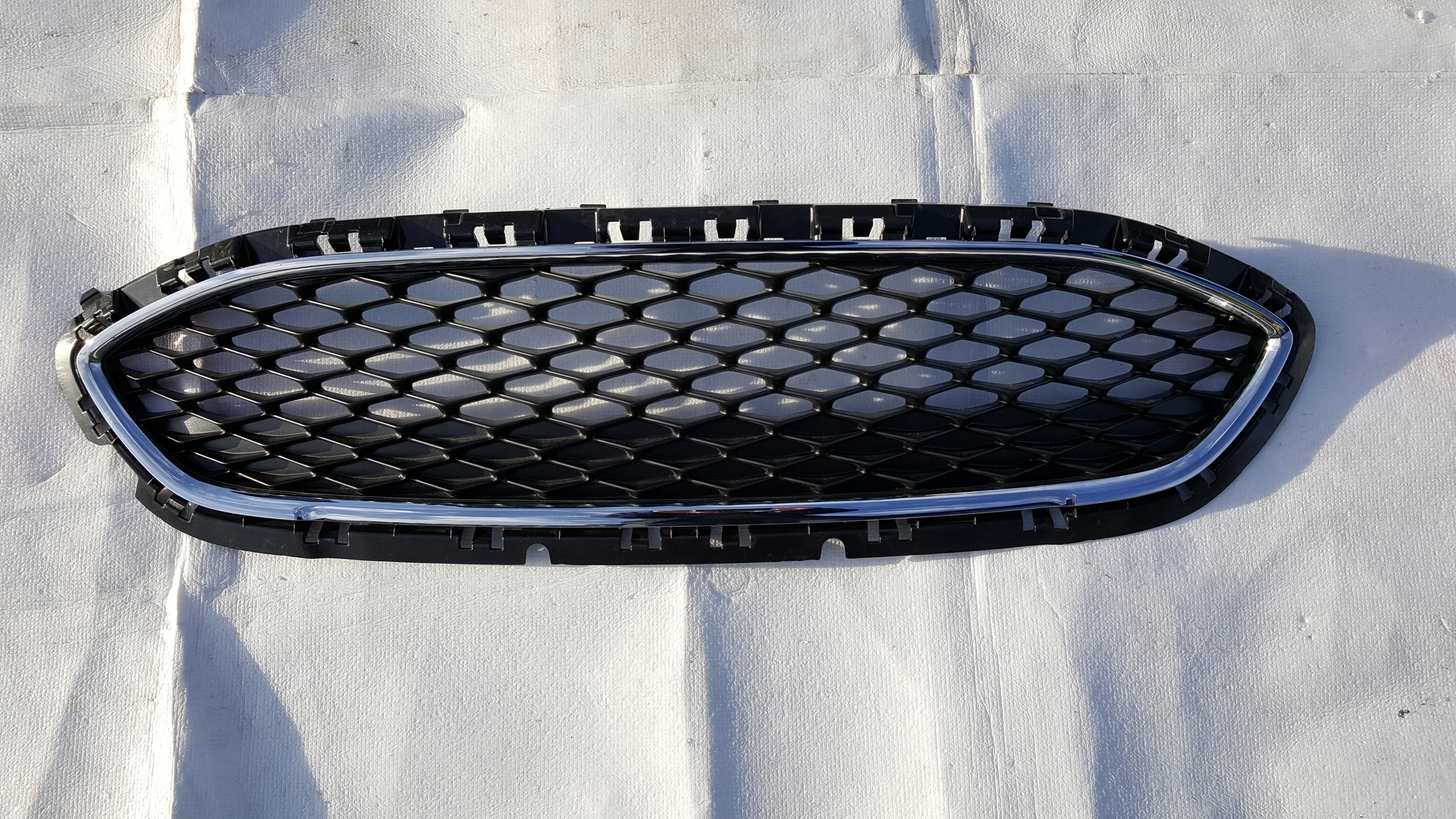 H1BB-8200-A5B - FORD FIESTA MK8 РЕШЕТКА ГРИЛЬ НОВЫЙ ОРИГИНАЛ