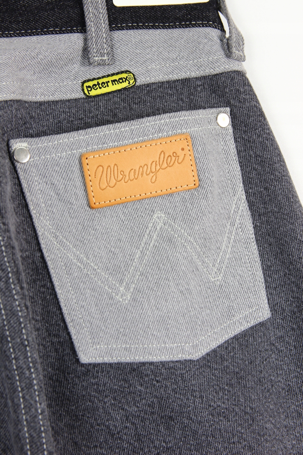 WRANGLER x PETER MAX JEANSY STRAIGHT 7/8 _ W25 L30 Materiał dominujący bawełna