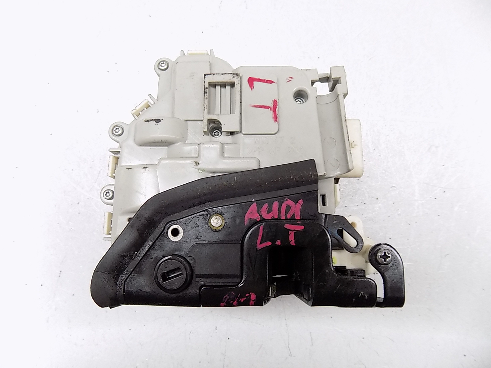 ZAMEK DRZWI LEWY TYŁ - AUDI A1 8X0839015 Eu