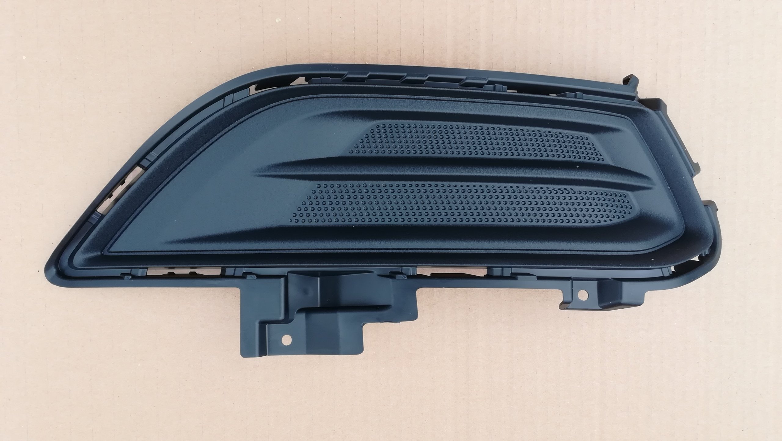 DS73-19952-J - MONDEO MK5 FUSION ЗАГЛУШКА ГАЛОГЕННАЯ РЕШЕТКА П