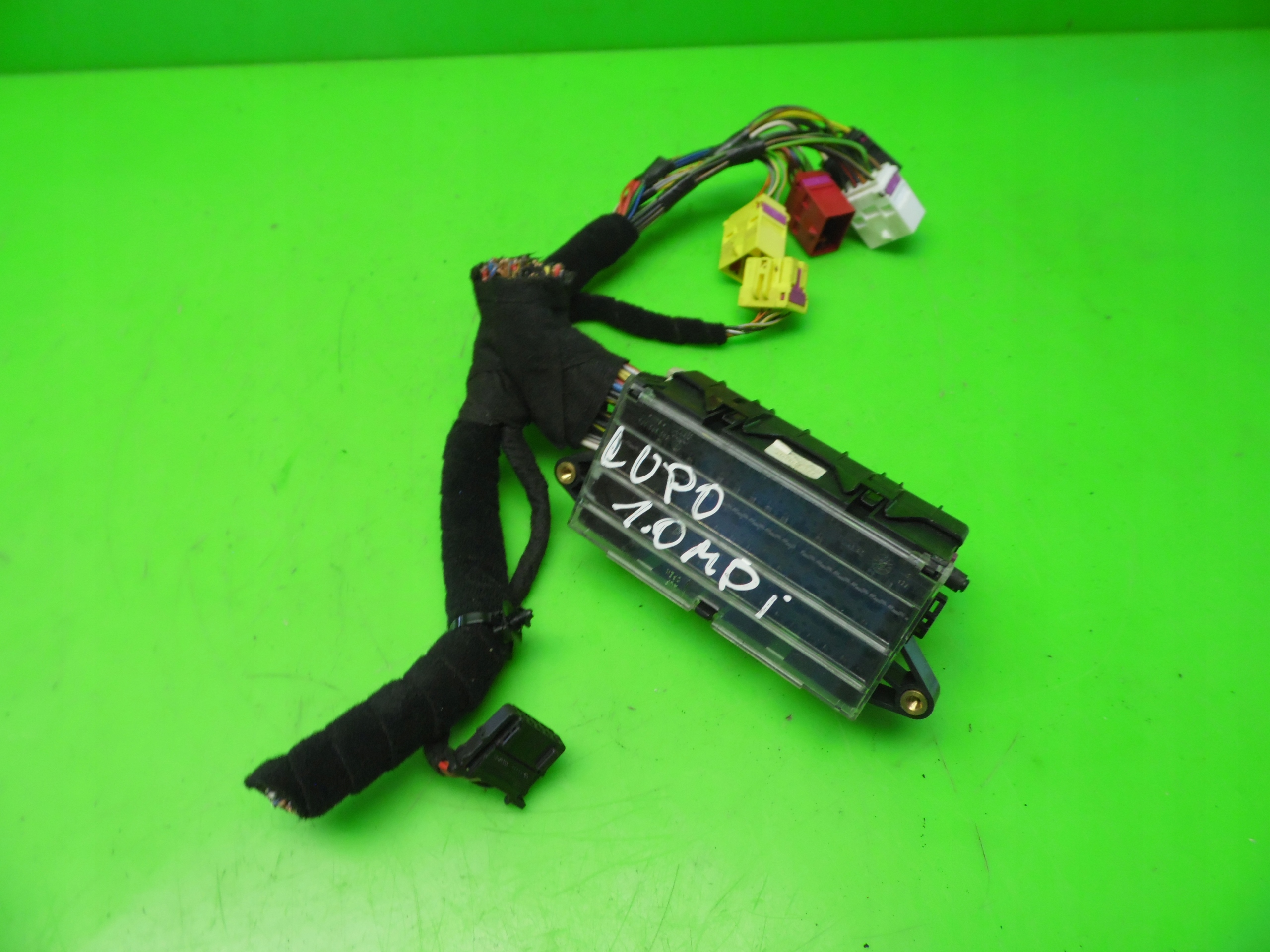 блок предохранителей vw LUPO и 1.0 8V 98-05