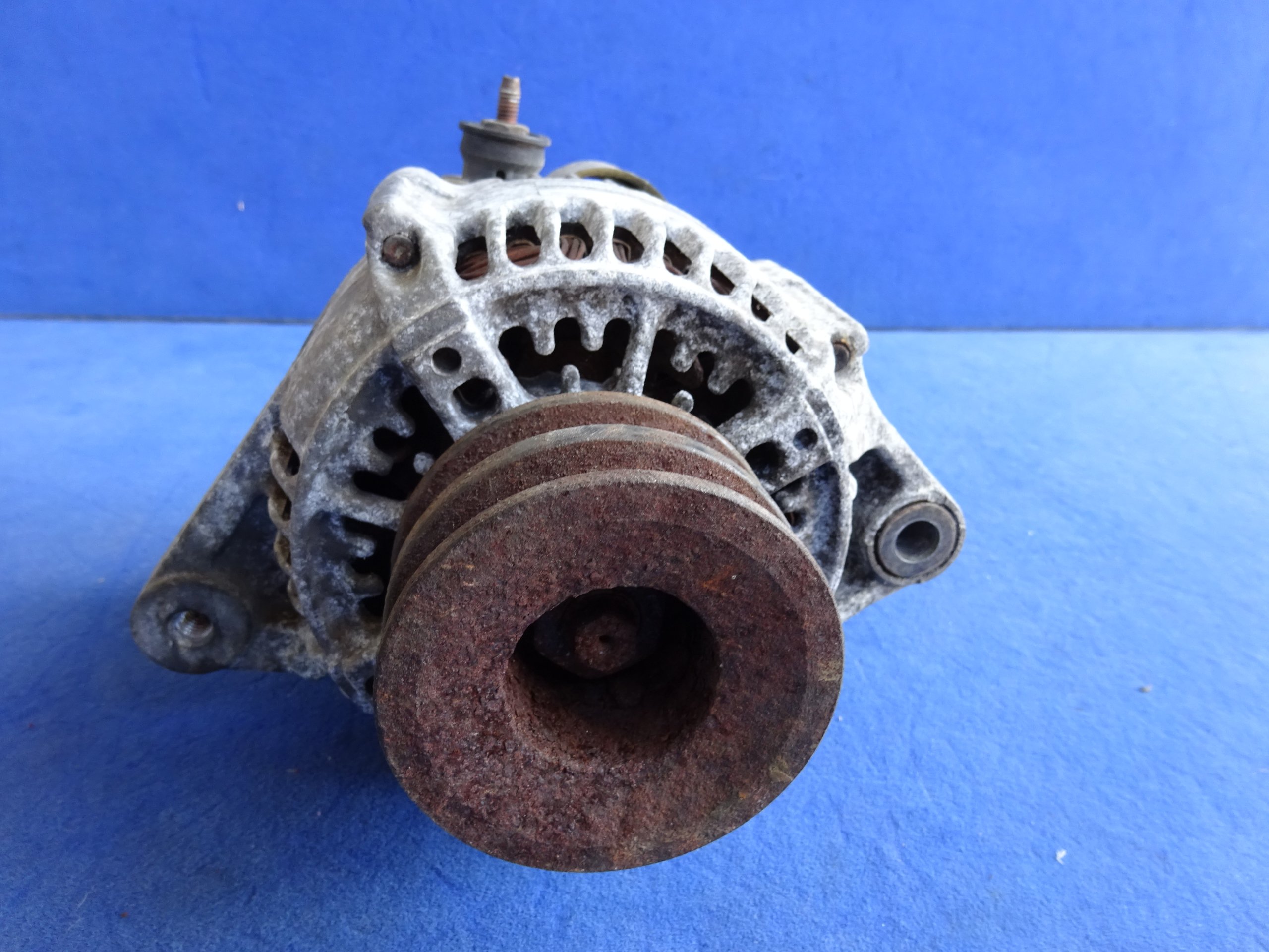 TOYOTA HIACE 4 - RUNNER LAND CRUISER 3 . 0d ALTERNATOR Виробник запчастини Toyota OE foto 1