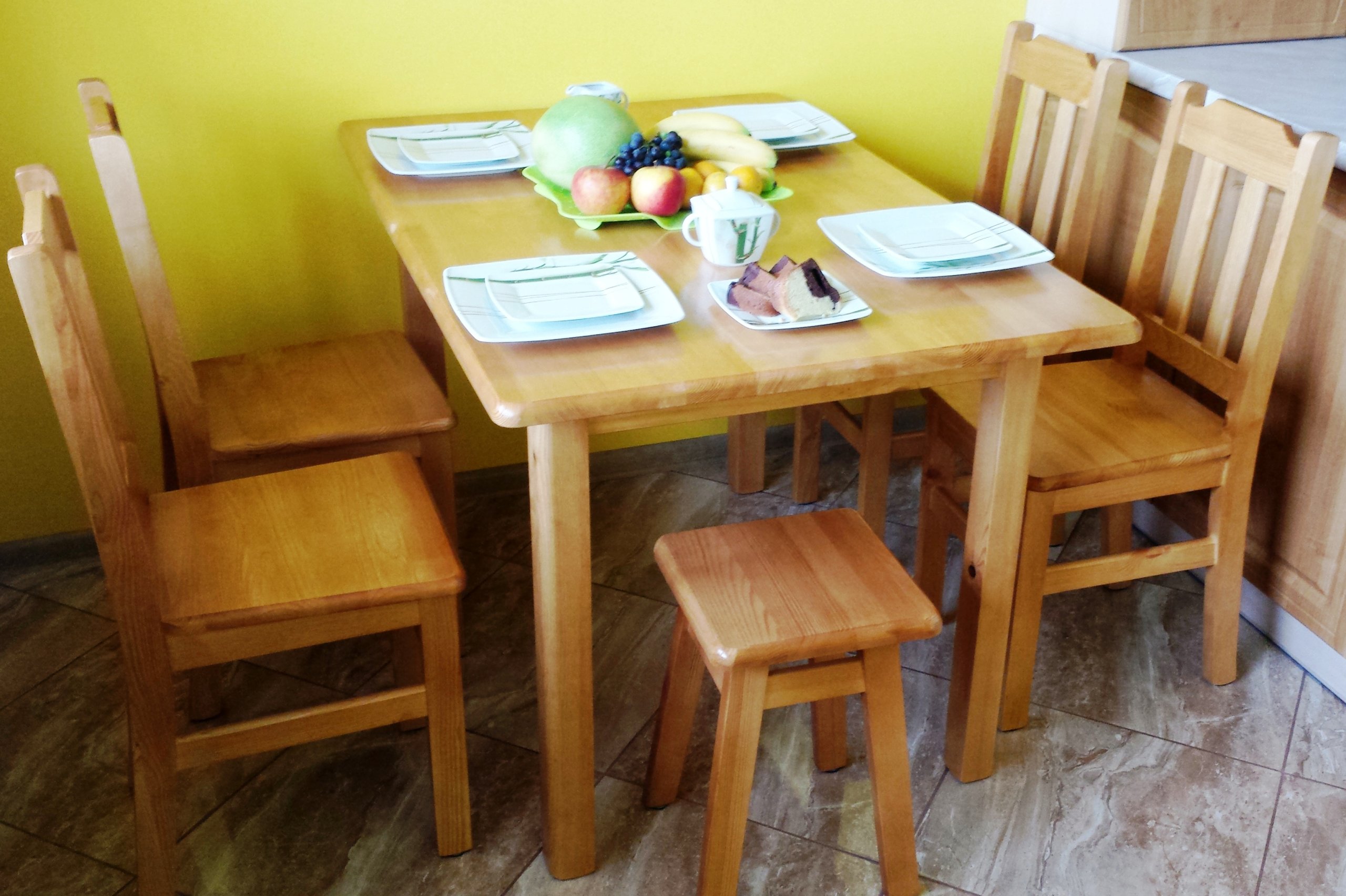 100x85 STÓŁ drewniany do kuchni z sosny SOLIDNY Szerokość siedziska 100 cm