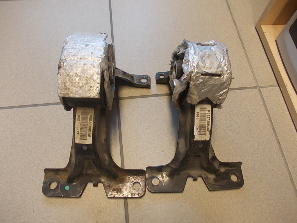 ПОДУШКА ДВИГУНА TOWN&COUNTRY P05273893ae