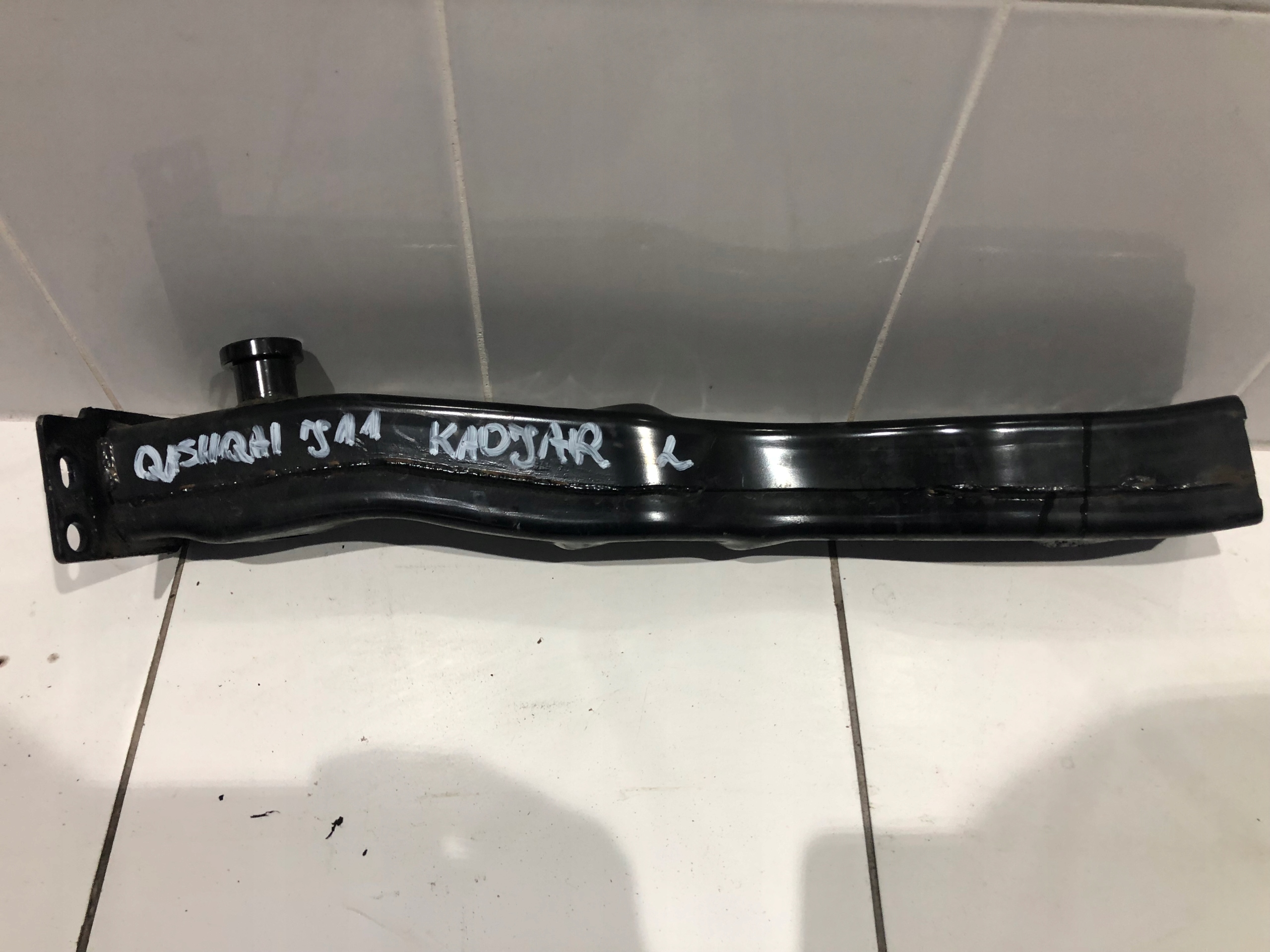 Nissan OE 54411-4ea0b wzmocnienie держатель