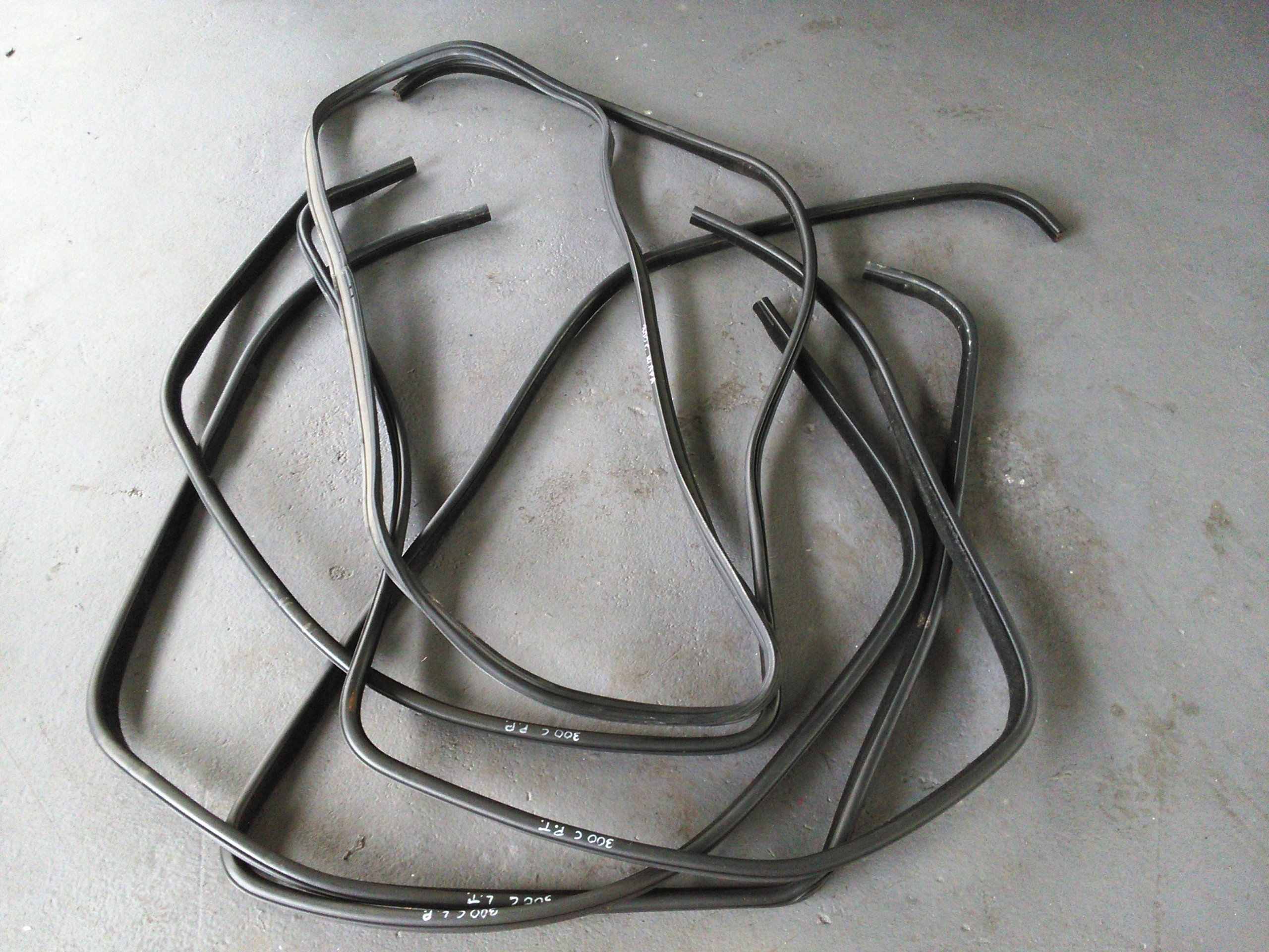 CHRYSLER 300C II LANCIA THEMA 2011 USZCZELKA DRZWI