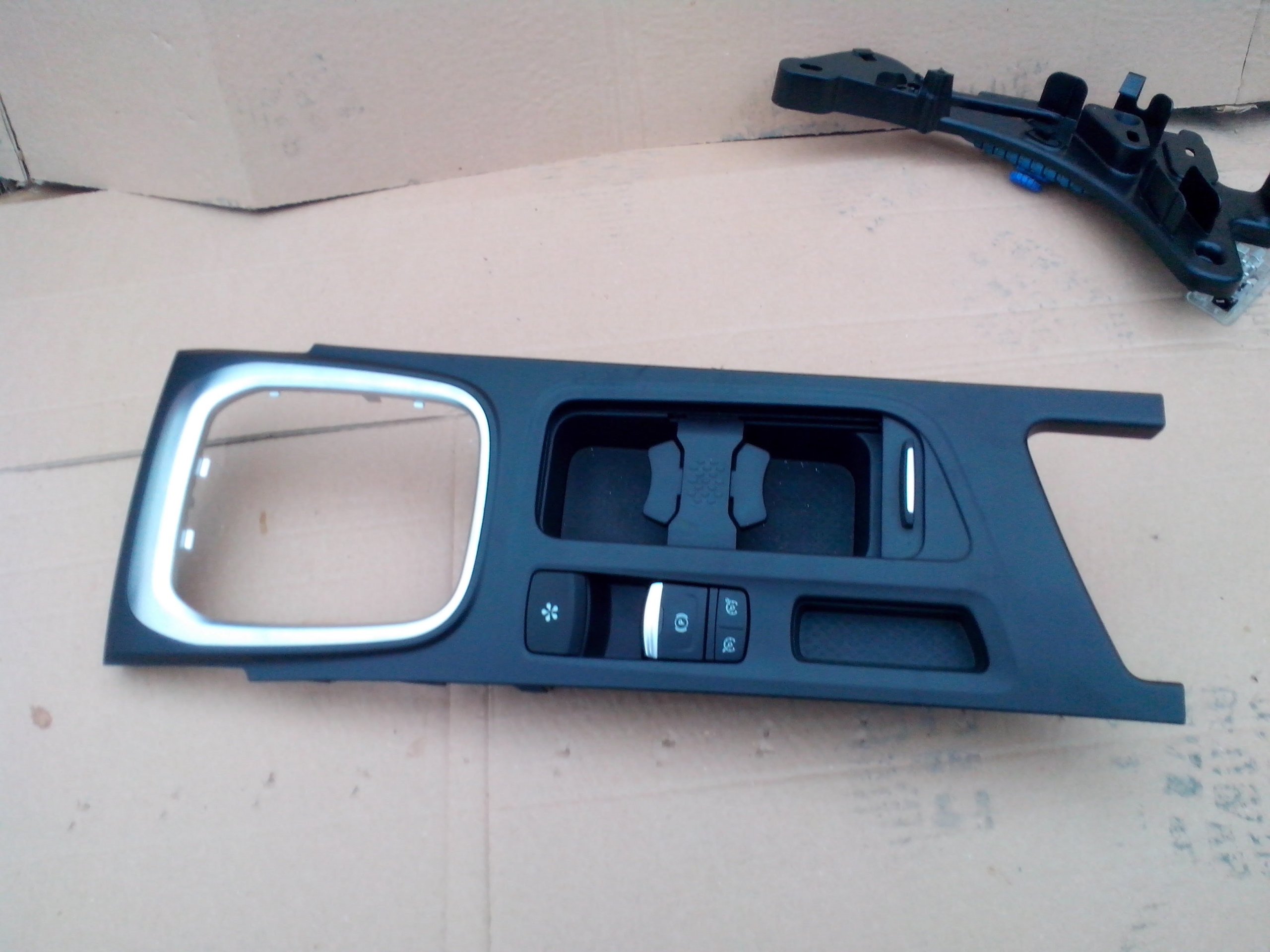 тунель средний рамка renault MEGANE IV