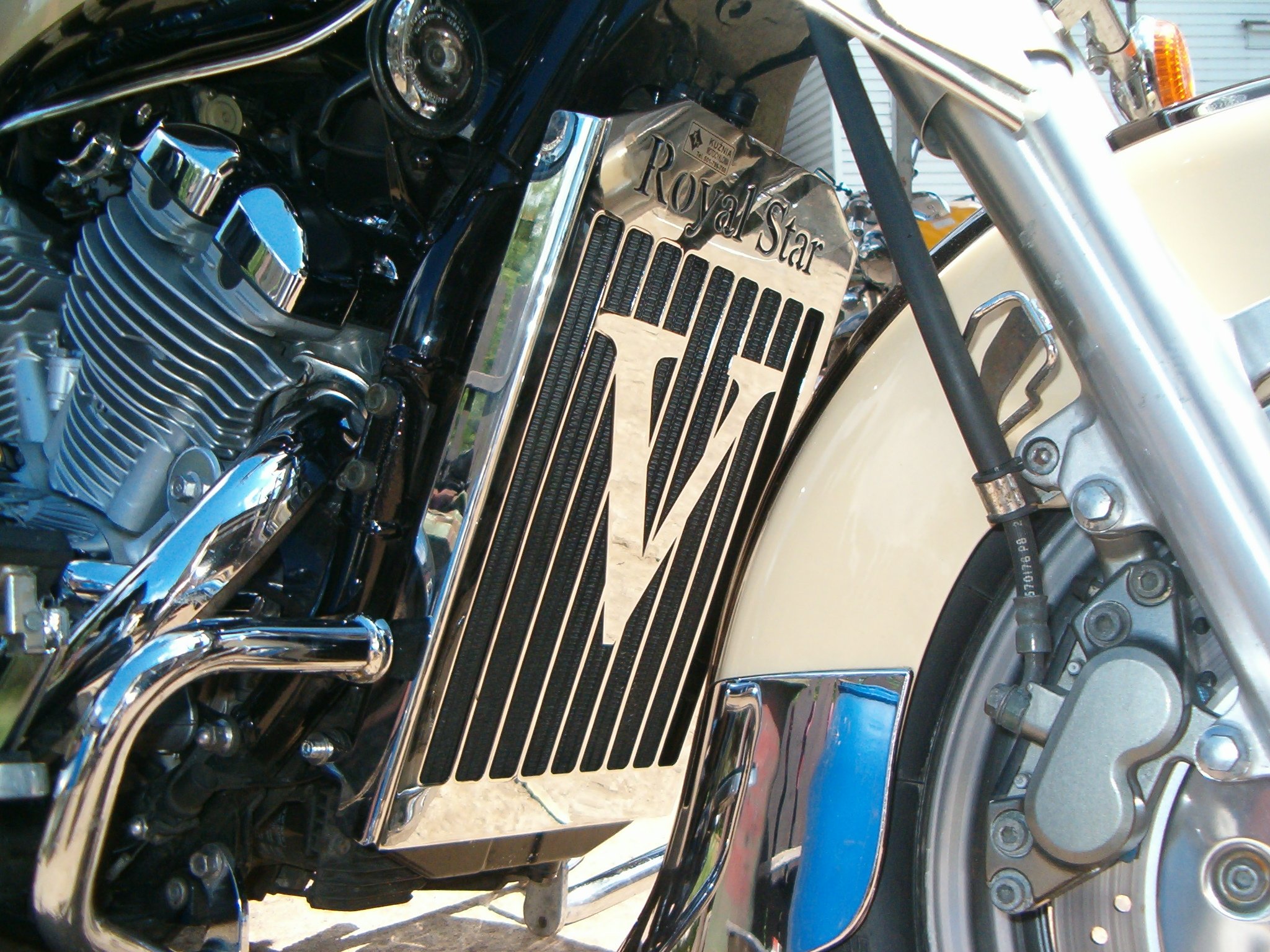 XVZ1300 ROYAL STAR OSŁONA CHŁODNICY PIĘKNY WZÓR EAN (GTIN) 3381043787095