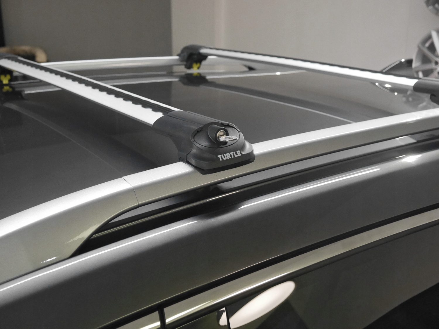 Bagażnik dachowy relingi Peugeot 308 2008-2013 Kolor srebrny