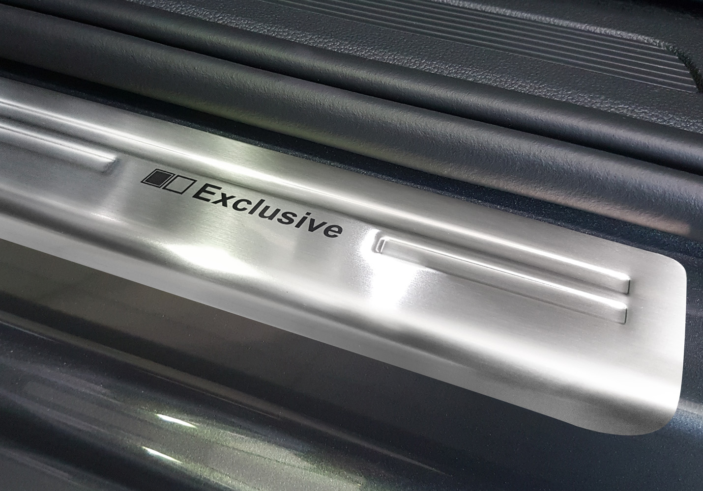 Nakładki listwy progowe progi Skoda Yeti 2009+ Producent Avisa