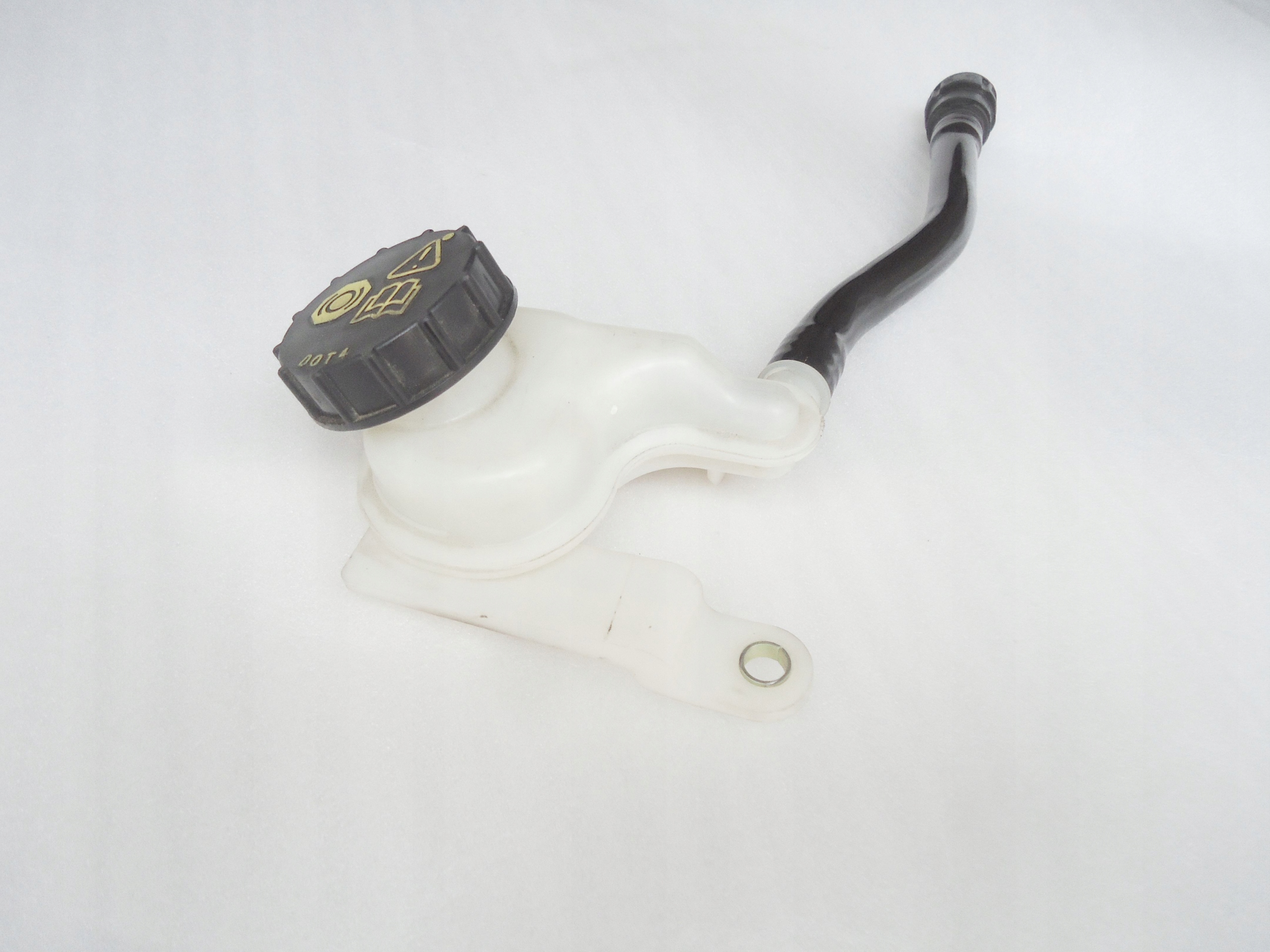 FORD FIESTA ZBIORNICZEK PLYNU HAMULCOWEGO