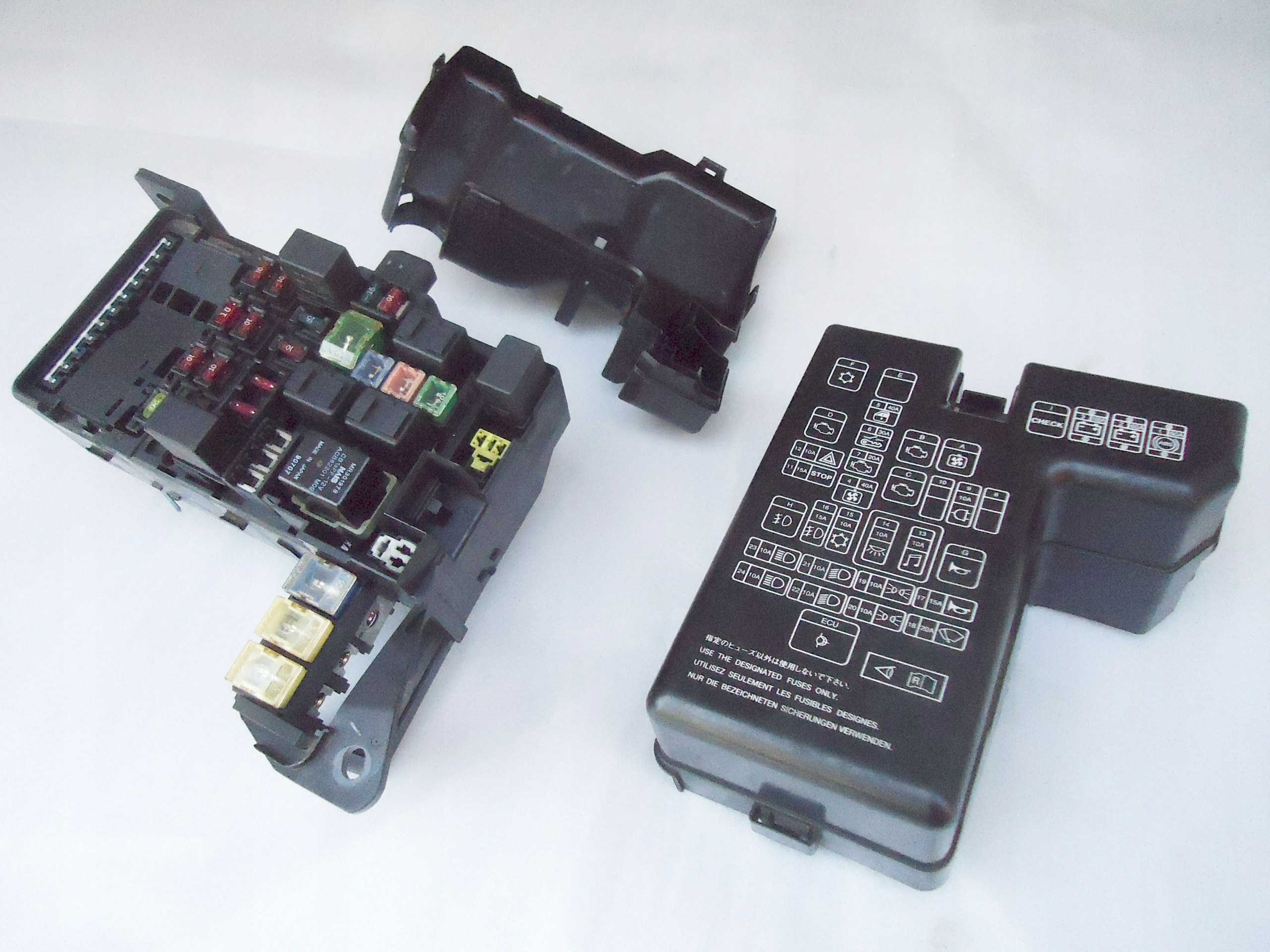 MITSUBISHI PININ 2001r SKRZYNKA BEZPIECZNIKOW Type Other