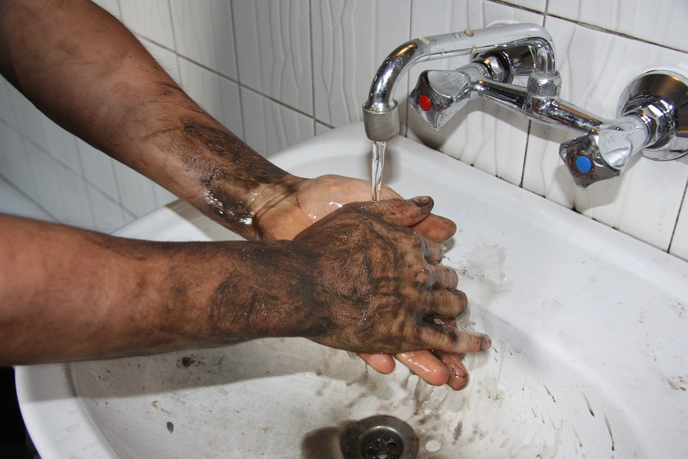 Чем отмыть руки от грязи