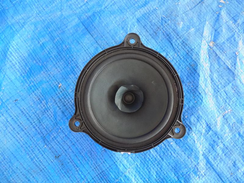 trafic III vivaro głośnik drzwi prawy