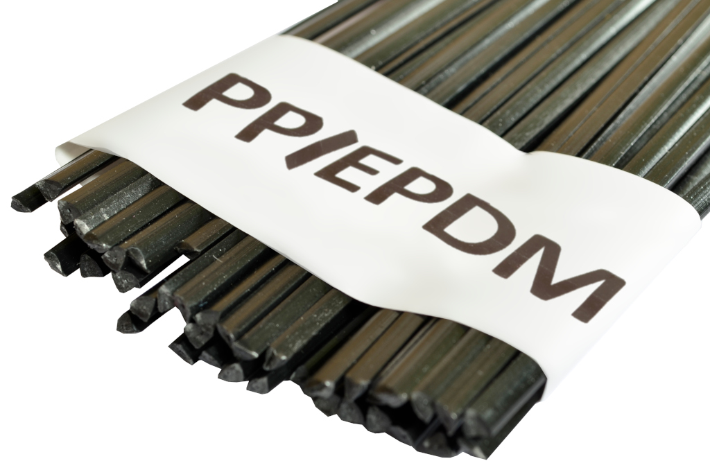 

Tworzywo Plastik Spoiwo Pp/epdm Trójkąt 4mm 50g