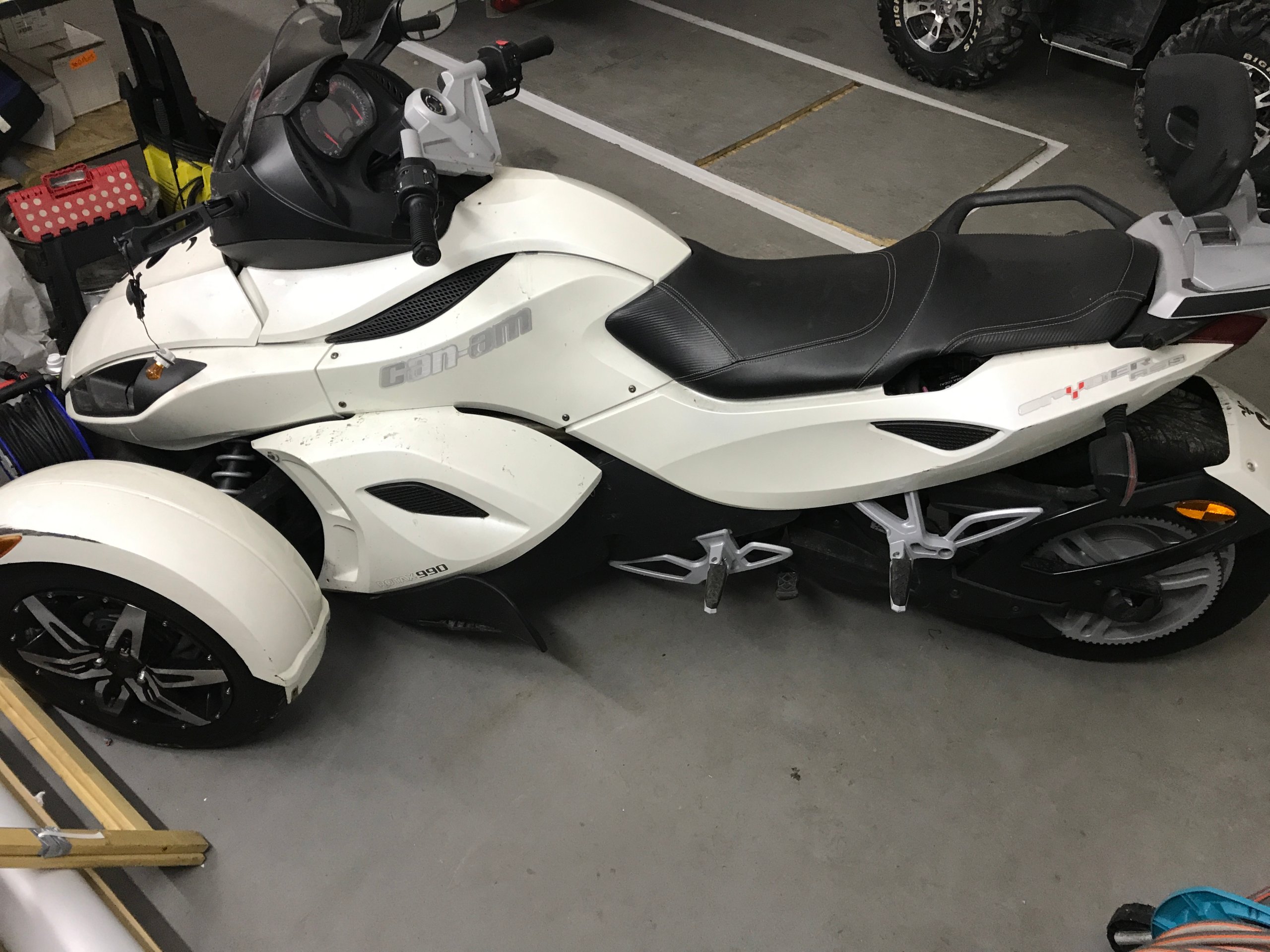 Can-Am Spyder for parts-front fender