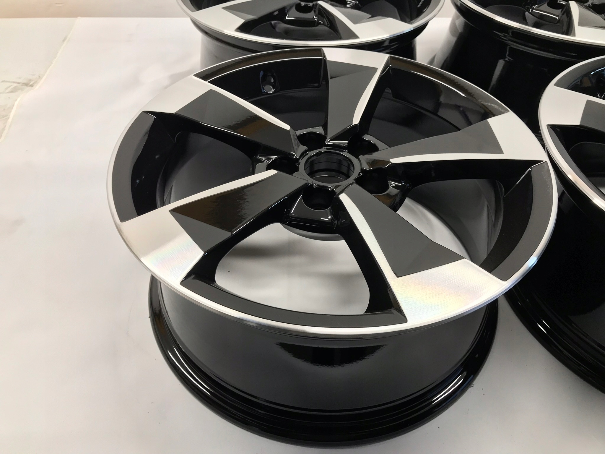 КОМПЛЕКТ  FELG AUDI A1 8x 8x0 VW POLO 5x100 16 ' ' Ширина диски 6 . 0 