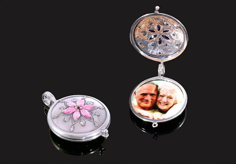 Otwierany medalion z cyrkoniami na łańcuszku Marka Inna marka