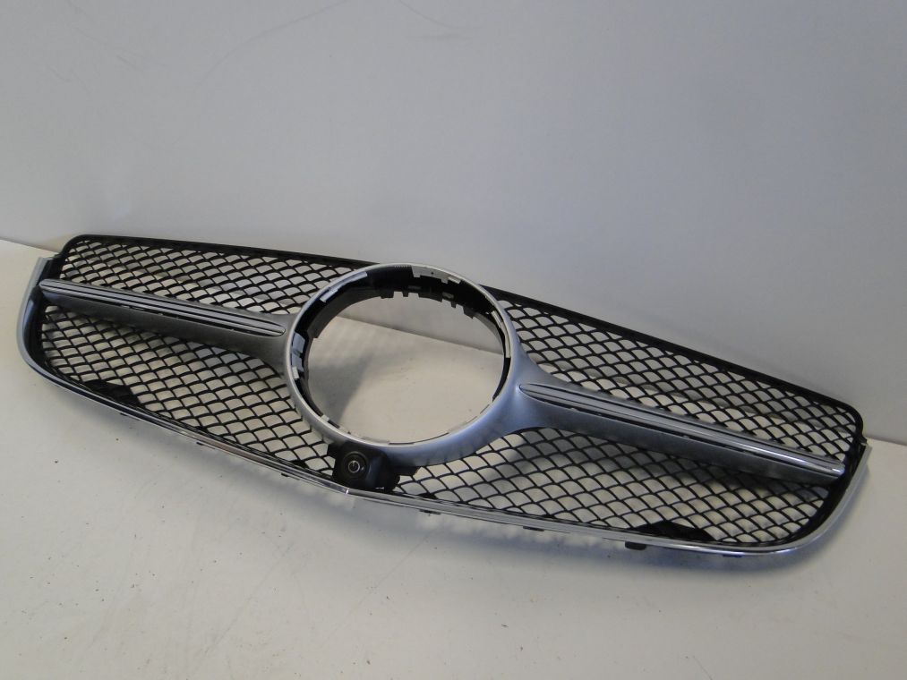 MERCEDES E KLASA 207 C/A GRILL ATRAPA KAMERA W207 Typ samochodu Samochody osobowe