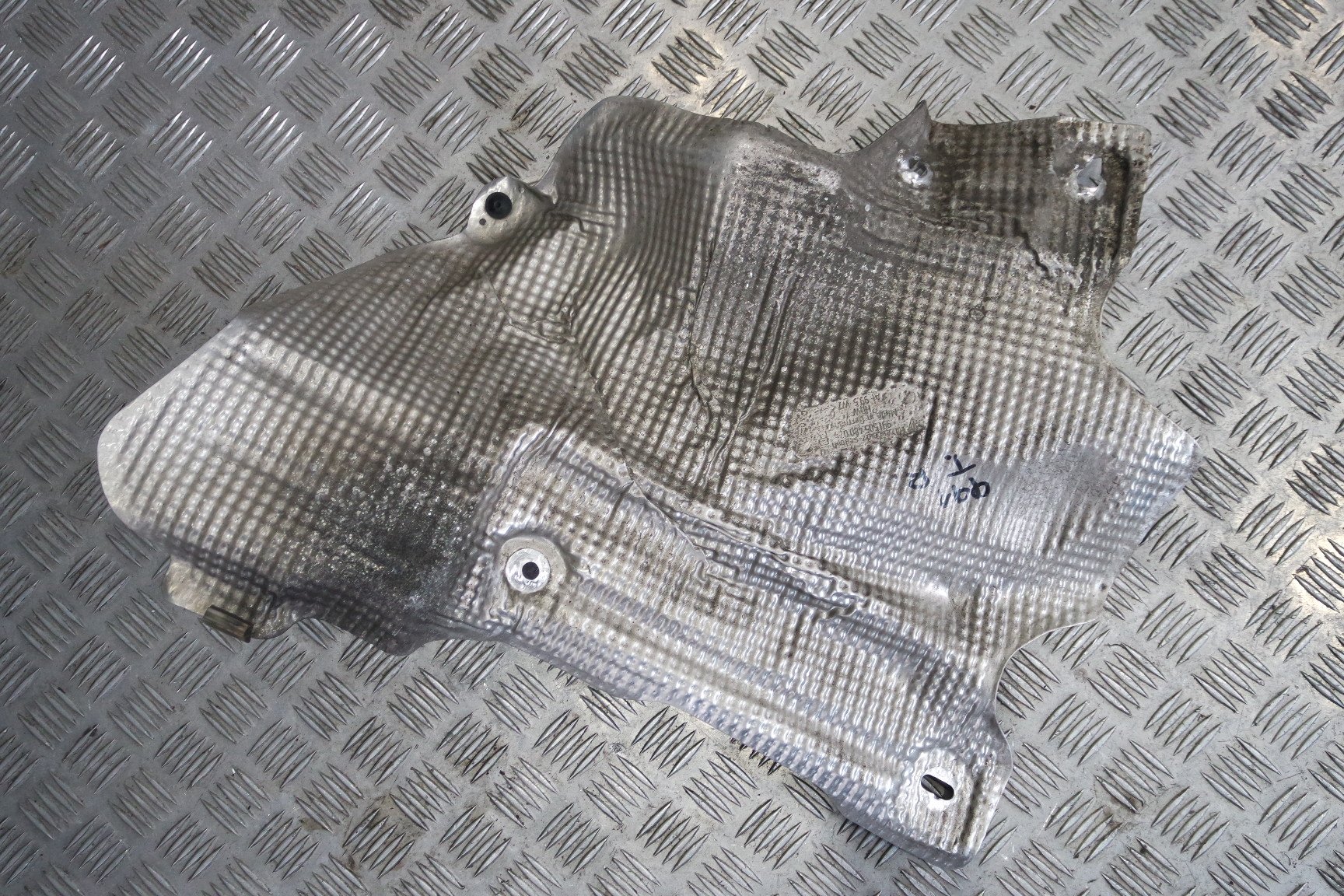 ПРАВИЙ ТЕПЛОВИЙ ЕКРАН PORSCHE 991 99150548002