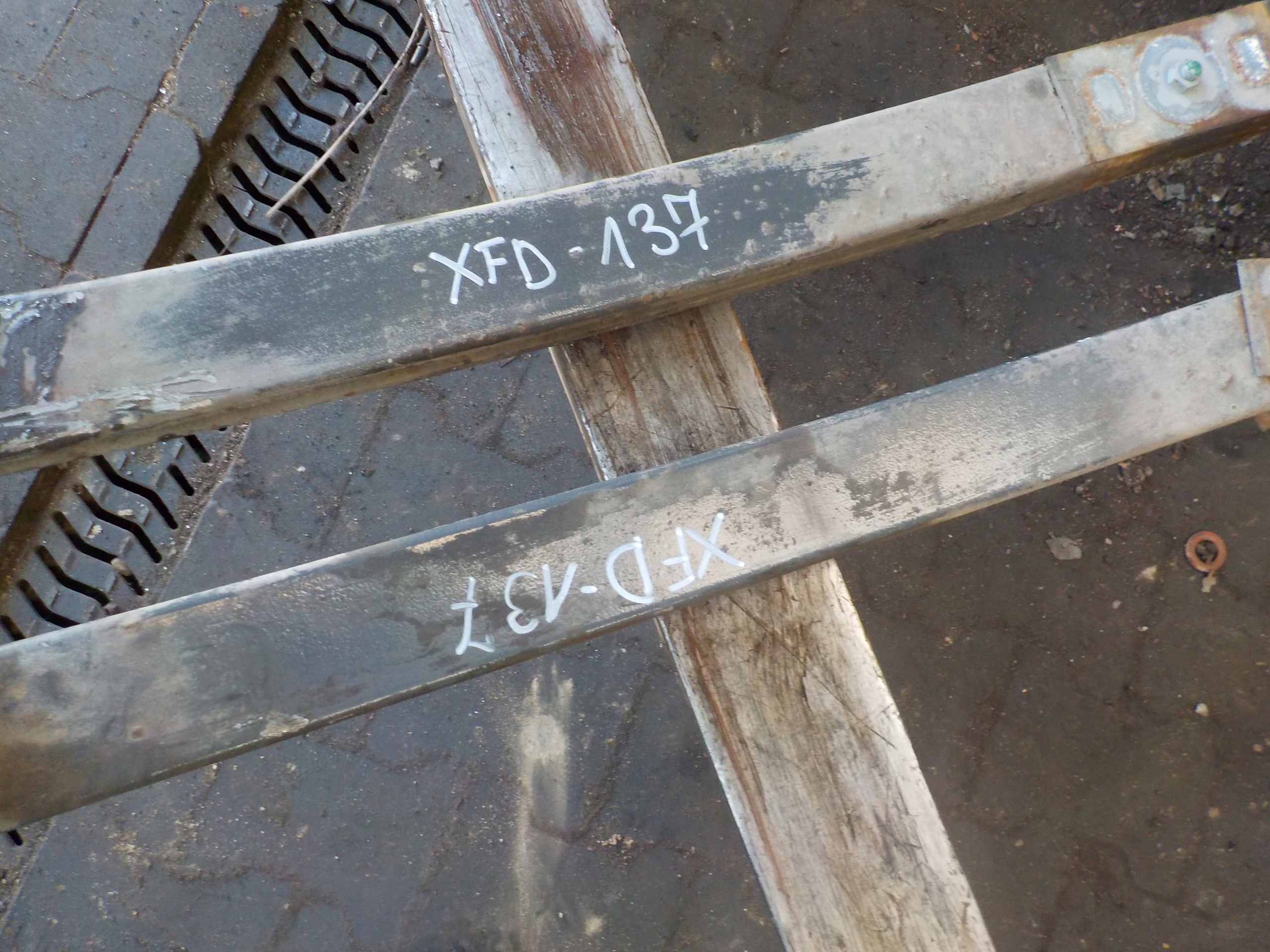 РЕСОРА ПЕРЕДНЯ РЕСОРА КРІПЛЕННЯ DAF XF 95 2006R