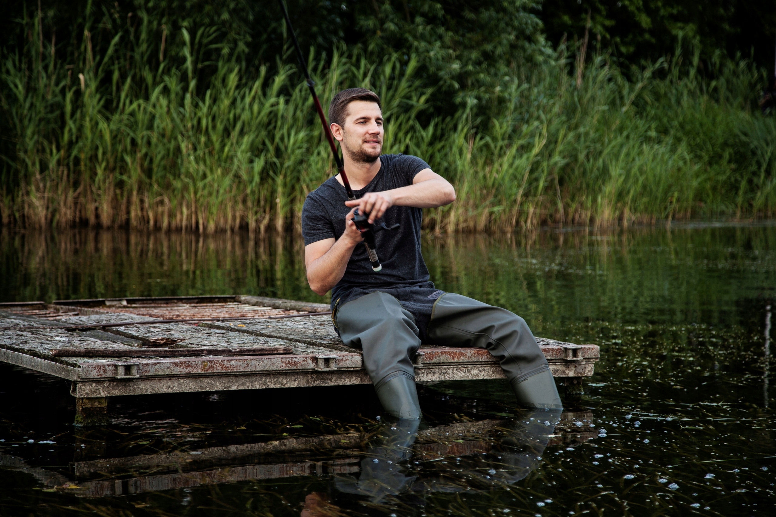 рыбак в болотных. пол рыбака. пол рыбака. пол рыбака. пол рыбака.