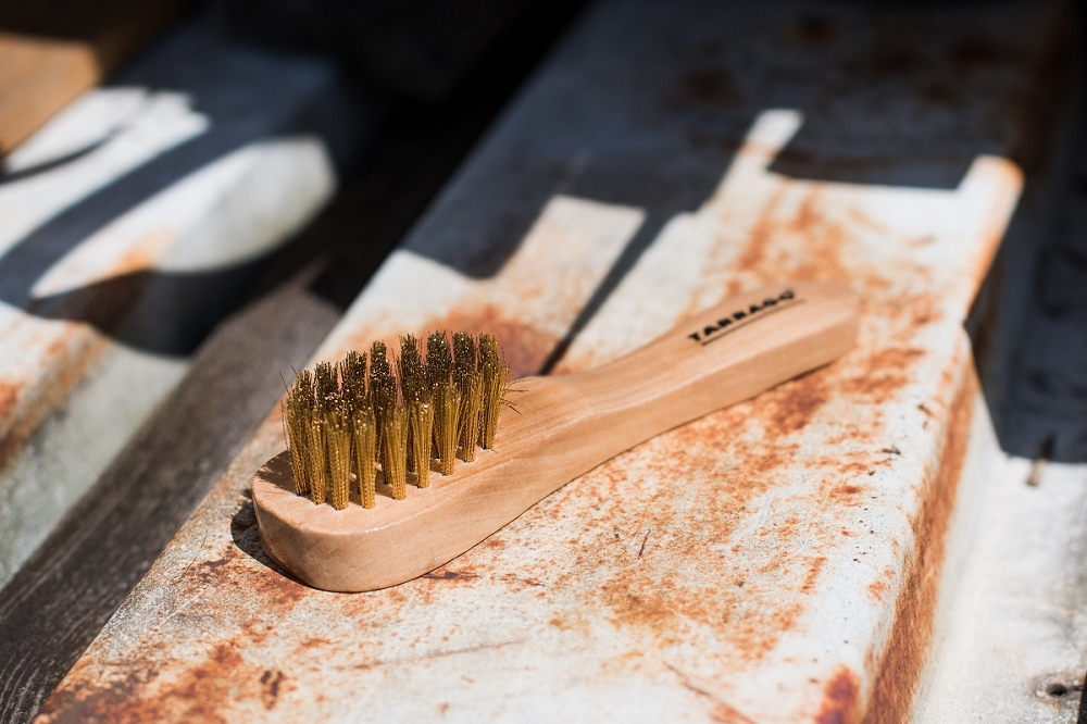 SZCZOTKA DO ZAMSZU I NUBUKU TWARDA MOSIĄDZ TARRAGO Długość całkowita 14.5 cm
