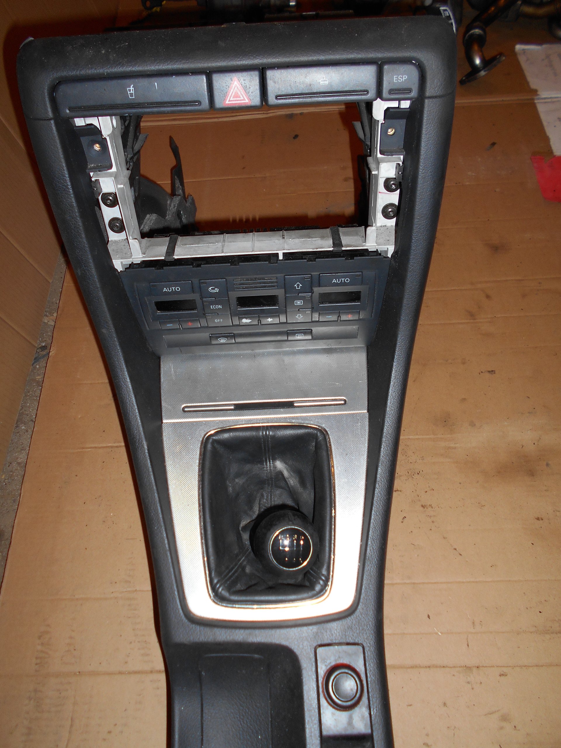 Audi A4 B6 B7 konsola tunel srodkowy 2DIN czarny 7137812276