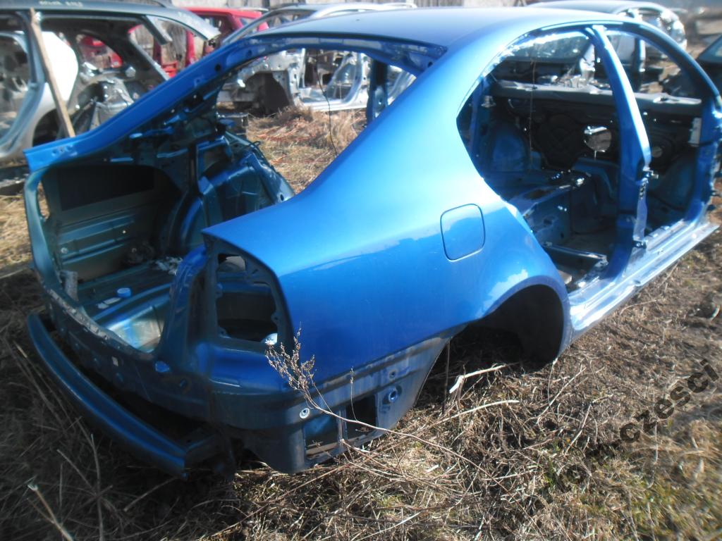 кузовные детали киа сид 2010 года выпуска рестайлинг. четверть машины передняя. четверть автомобиля. четверть задняя правая ниссан жук. четверть передняя mazda 3 bk седан.