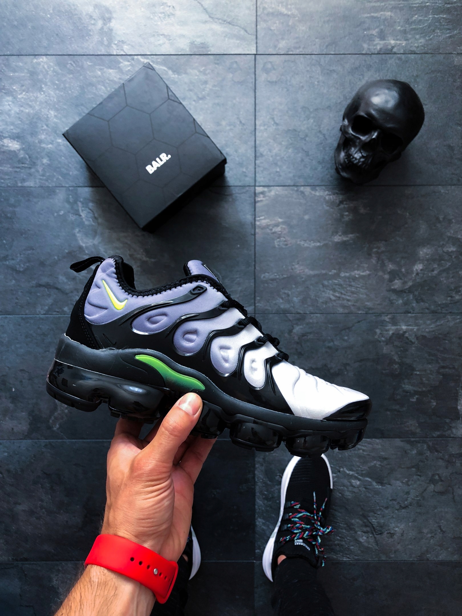 nike air vapormax plus black white