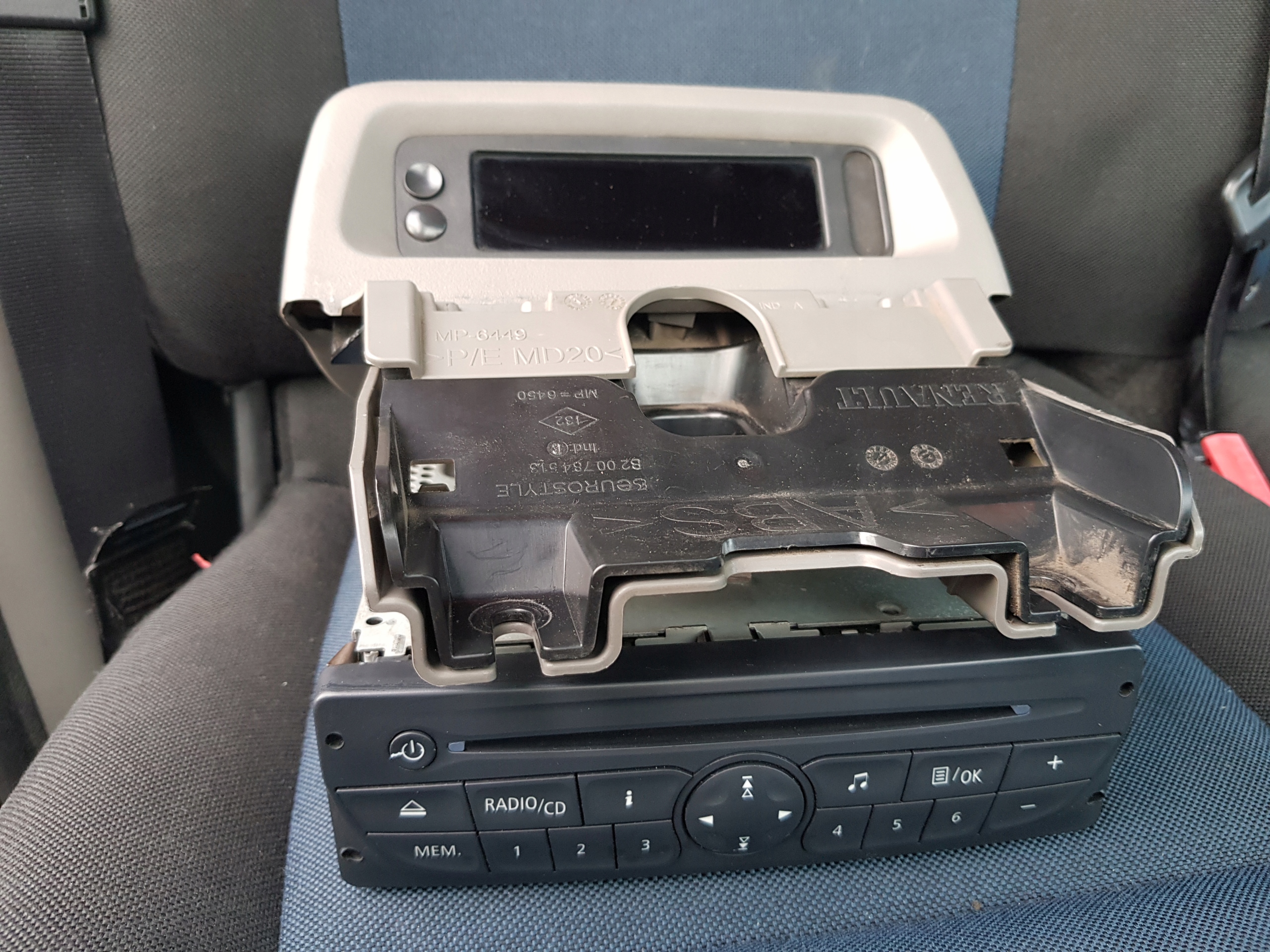 Radio wyświetlacz obudowa Renault Master III 7652357010