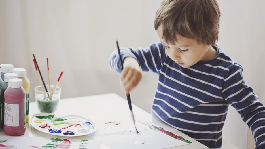Bezpieczne Kredki Farbki I Plastelina Dla Rocznego Dziecka