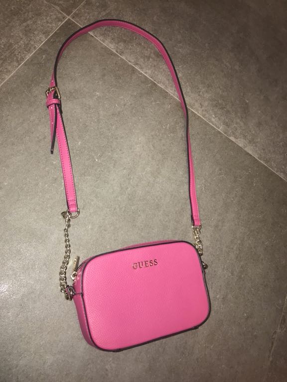 GUESS TOREBKA MINI NEON RÓŻ ŁAŃCUSZEK