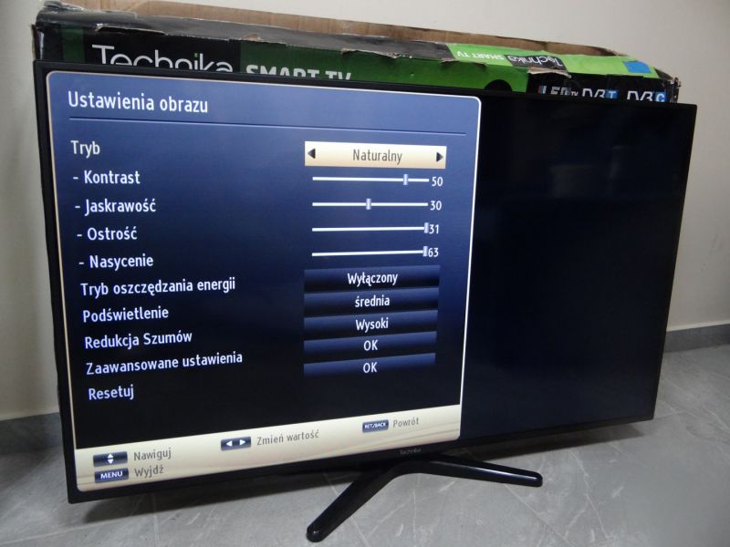 TELEWIZOR TECHNIKA 50"+STOPKA+PILOT