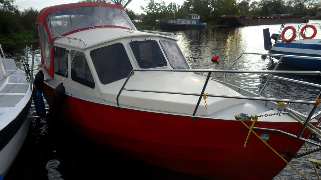 Albatros 623 - łódź motorowa z kajutą mieszkalną