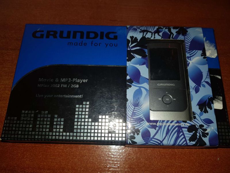 MP 3 GRUNDIG MPIXX 2002 FM / 2 GB KOMPLET