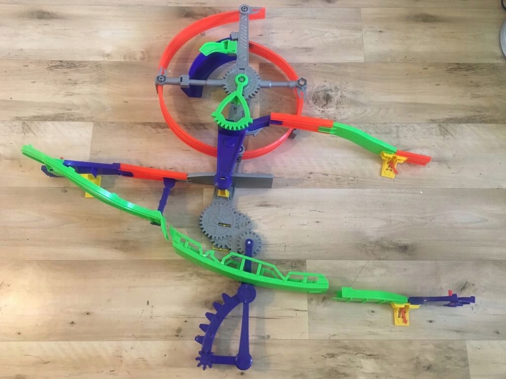 Tor na ścianę hot wheels
