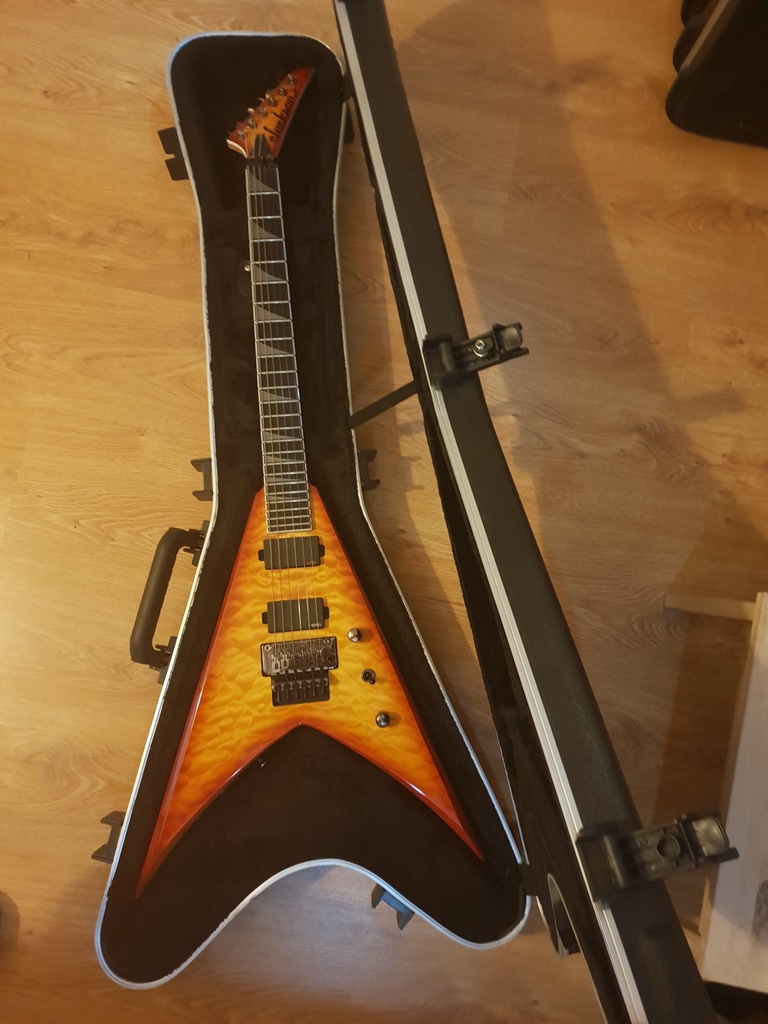 Jackson KVMG ( King V ) Quilted Maple + case SKB