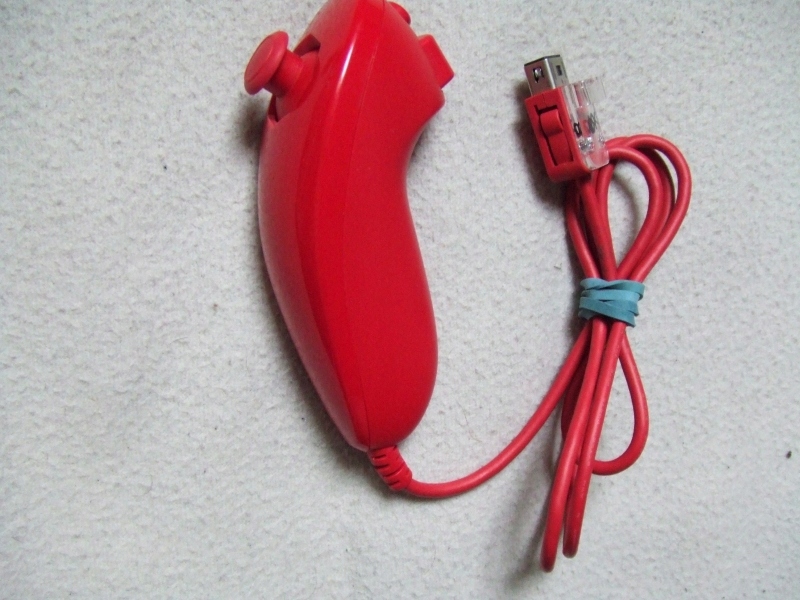 Oryginalny Nunchuck Wii - czerwony - kontroler-pad