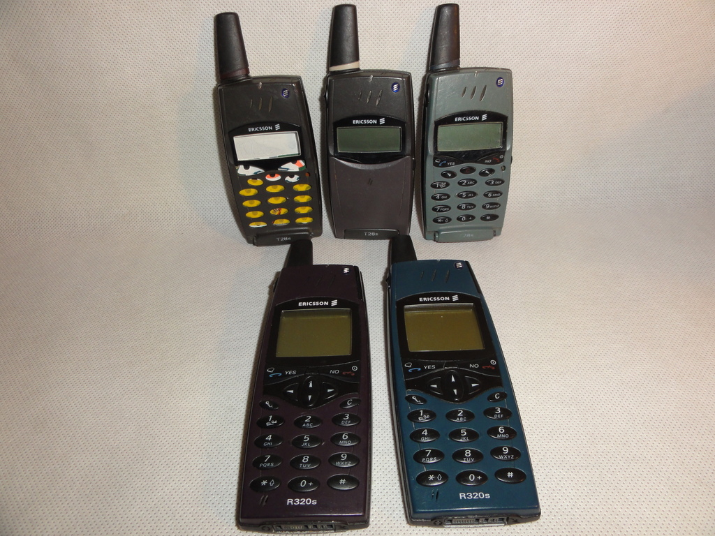 ERICSSON T28s -3szt. / R320s - 2szt. ład.