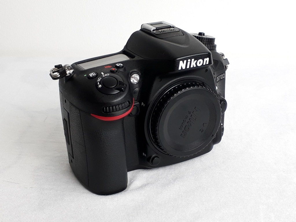 Nikon D7100 + 50mm 1.8 + 18-105mm + SB700 + więcej