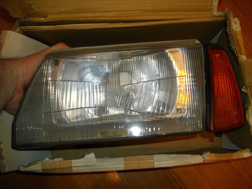 LEWY REFLEKTOR FIAT CINQUECENTO 700 900 CC CARELLO
