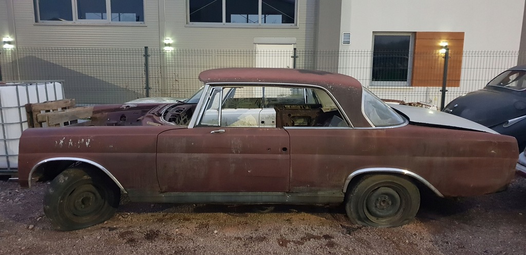 Mercedes W111 cabrio coupe karoseria