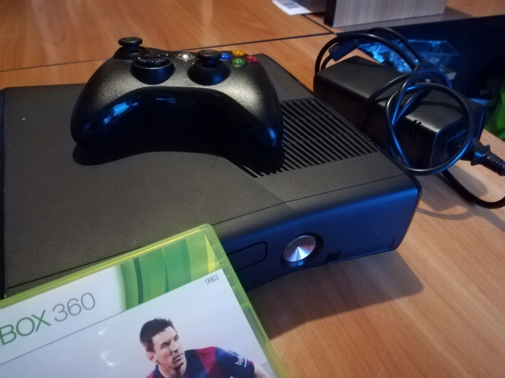 Konsola Xbox 360 slim 4gb