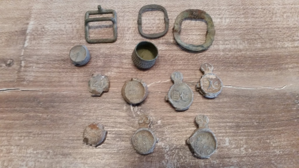 Wykopki militaria klamry naparstek plomby
