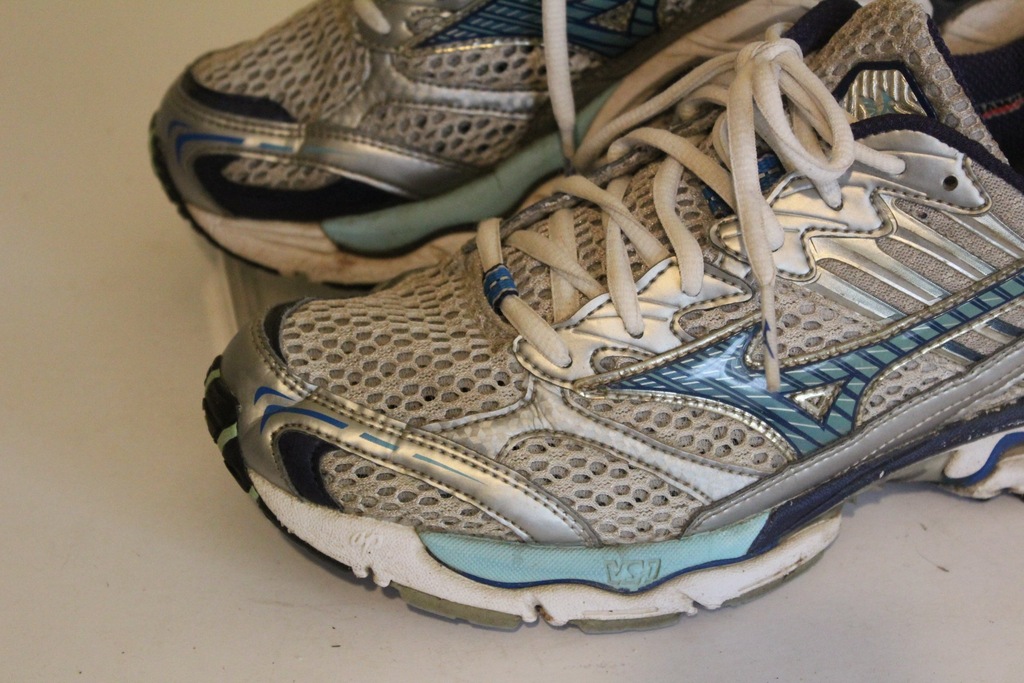 mizuno wave nirvana 2